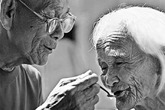 Người già đơn thân đừng ngại “đi bước nữa” Người già đơn thân đừng ngại “đi bước nữa”