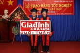 Chuyện khó tin về đôi vợ chồng già tuổi thất thập cùng tốt nghiệp đại học Chuyện khó tin về đôi vợ chồng già tuổi thất thập cùng tốt nghiệp đại học