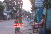 Lật tẩy trò “khổ nhục kế” móc túi của những "cái bang" ngoại quốc Lật tẩy trò “khổ nhục kế” móc túi của những "cái bang" ngoại quốc
