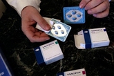 Quý ông mất "súng" vì lạm dụng Viagra Quý ông mất "súng" vì lạm dụng Viagra