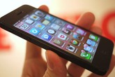Kẻ cướp iPhone nhắn tin cho nạn nhân đòi "tình một đêm" Kẻ cướp iPhone nhắn tin cho nạn nhân đòi "tình một đêm"