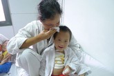 Xót xa bé 5 tuổi mồ côi chờ chết vì nhiễm trùng nặng Xót xa bé 5 tuổi mồ côi chờ chết vì nhiễm trùng nặng