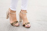 Phối đồ trẻ trung và tôn dáng cùng sandal quai ôm Phối đồ trẻ trung và tôn dáng cùng sandal quai ôm