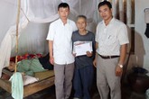 Gần 10 triệu đồng đến với mái nhà xác xơ nghèo dưới chân núi Đọ Gần 10 triệu đồng đến với mái nhà xác xơ nghèo dưới chân núi Đọ