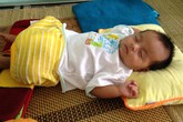 Đau đớn bé gái 3 tháng tuổi bị biến dạng bộ phận sinh dục Đau đớn bé gái 3 tháng tuổi bị biến dạng bộ phận sinh dục
