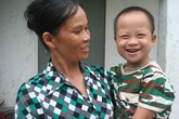 Bé 5 tuổi mồ côi hồn nhiên chơi đùa sau 4 lần phẫu thuật Bé 5 tuổi mồ côi hồn nhiên chơi đùa sau 4 lần phẫu thuật