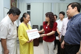 Bộ trưởng Bộ Y tế tặng quà nhân ái đến bệnh nhi tim bẩm sinh, nhiễm HIV Bộ trưởng Bộ Y tế tặng quà nhân ái đến bệnh nhi tim bẩm sinh, nhiễm HIV