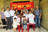 Hơn 1 tạ gạo và tiền mặt khẩn cấp đến với 5 đứa trẻ mồ côi nơi xóm núi Hơn 1 tạ gạo và tiền mặt khẩn cấp đến với 5 đứa trẻ mồ côi nơi xóm núi