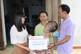 Gần 20 triệu đồng đến với bé trai não úng thủy bị mẹ bỏ rơi Gần 20 triệu đồng đến với bé trai não úng thủy bị mẹ bỏ rơi