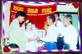 Chuyện tình "cô dâu tí hon" và chàng trai tật nguyền Chuyện tình "cô dâu tí hon" và chàng trai tật nguyền