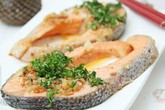 Làm cá nướng bằng chảo thơm ngon Làm cá nướng bằng chảo thơm ngon
