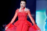 Ngô Mỹ Uyên tái xuất "đánh bật" dàn mẫu trẻ Ngô Mỹ Uyên tái xuất "đánh bật" dàn mẫu trẻ