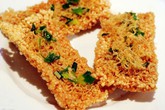 Tự làm cơm cháy chiên giòn cho ngày mát Tự làm cơm cháy chiên giòn cho ngày mát