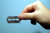 Cắt rốn bằng dao lam, bé sơ sinh bị uốn ván Cắt rốn bằng dao lam, bé sơ sinh bị uốn ván