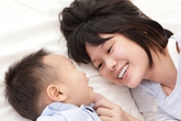 Yêu con qua từng cái ôm Yêu con qua từng cái ôm
