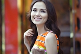 Diễm Hương rực rỡ trên phố ngày hè Diễm Hương rực rỡ trên phố ngày hè