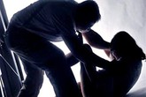 Tự tử sau khi đâm chết vợ và 2 vợ chồng hàng xóm Tự tử sau khi đâm chết vợ và 2 vợ chồng hàng xóm