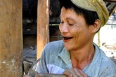 'Người rừng' hồ hởi tự tay làm nhà mới 'Người rừng' hồ hởi tự tay làm nhà mới