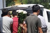 Nam thanh niên bị chết oan khi đang đi mua sắm cùng mẹ Nam thanh niên bị chết oan khi đang đi mua sắm cùng mẹ