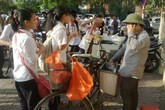 Ẩn họa “đồ ăn nhanh” tại cổng trường học Ẩn họa “đồ ăn nhanh” tại cổng trường học