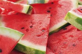 Tác hại khôn lường khi ăn quá nhiều dưa hấu Tác hại khôn lường khi ăn quá nhiều dưa hấu