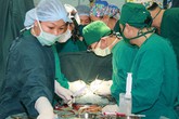 Cứu sống bệnh nhân tự dùng kéo đâm thủng tim Cứu sống bệnh nhân tự dùng kéo đâm thủng tim