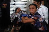 Người mẹ chết lặng khi con 2 tuổi bị hàng xóm sát hại Người mẹ chết lặng khi con 2 tuổi bị hàng xóm sát hại