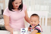 Vitamin D cùng mẹ bảo vệ con yêu Vitamin D cùng mẹ bảo vệ con yêu