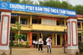 Hàng loạt nữ sinh “lên đồng” rồi ngất lịm Hàng loạt nữ sinh “lên đồng” rồi ngất lịm