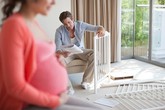 Những kiểu ốm nghén của mẹ bầu khiến người thân "phát khiếp" Những kiểu ốm nghén của mẹ bầu khiến người thân "phát khiếp"