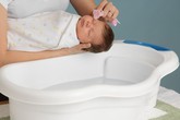 Mẹ đã có chiêu trị con sợ tắm Mẹ đã có chiêu trị con sợ tắm