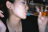Khi hot girl lên bar và… gây “phốt” Khi hot girl lên bar và… gây “phốt”