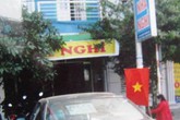 Chủ tịch xã chạy trốn qua cửa sổ nhà nghỉ Chủ tịch xã chạy trốn qua cửa sổ nhà nghỉ