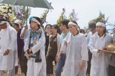 Người dân khóc nghẹn tiễn đưa Phó chủ tịch tỉnh Quảng Nam Người dân khóc nghẹn tiễn đưa Phó chủ tịch tỉnh Quảng Nam