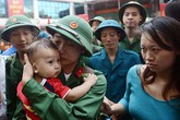 Giây phút xúc động của tân binh Hà Nội ngày nhập ngũ Giây phút xúc động của tân binh Hà Nội ngày nhập ngũ