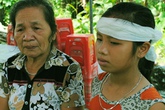 Xót lòng đứa trẻ không cha mồ côi mẹ Xót lòng đứa trẻ không cha mồ côi mẹ