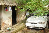 Lão nông nghèo kiết xác mua ô tô vì sợ... chó Lão nông nghèo kiết xác mua ô tô vì sợ... chó