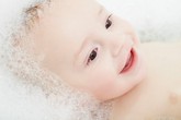 Những trò chơi khiến bé sơ sinh nào cũng thích Những trò chơi khiến bé sơ sinh nào cũng thích