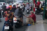 Ăn xin kiểu Tây ở trung tâm Sài Gòn Ăn xin kiểu Tây ở trung tâm Sài Gòn