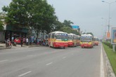 Huy động 20 xe buýt để dằn mặt đối thủ Huy động 20 xe buýt để dằn mặt đối thủ
