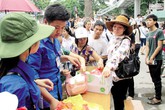 Những chuyện cảm động giữa mùa thi Những chuyện cảm động giữa mùa thi