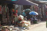 Hà Nội: Thi nhau “xẻ thịt” vỉa hè phố Nguyễn Quý Đức Hà Nội: Thi nhau “xẻ thịt” vỉa hè phố Nguyễn Quý Đức
