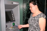 Vì sao TPHCM không muốn trả lương hưu qua bưu điện? Vì sao TPHCM không muốn trả lương hưu qua bưu điện?