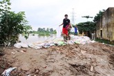 Sau sự cố úng ngập sông Nhuệ (Hà Nội): Cứ lấn hành lang, cả làng còn ngập Sau sự cố úng ngập sông Nhuệ (Hà Nội): Cứ lấn hành lang, cả làng còn ngập