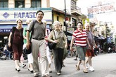 Hà Nội: Hạn chế phương tiện cá nhân bằng phố đi bộ Hà Nội: Hạn chế phương tiện cá nhân bằng phố đi bộ