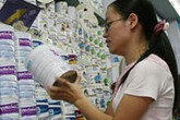 Chọn sữa cho con: Tưởng khó mà dễ Chọn sữa cho con: Tưởng khó mà dễ