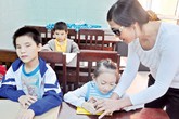 Cô giáo mù “bơi” trong bể chữ Cô giáo mù “bơi” trong bể chữ
