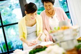 "Thâm cung bí sử" (44-2): Nàng dâu biết chiều mẹ chồng "Thâm cung bí sử" (44-2): Nàng dâu biết chiều mẹ chồng