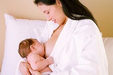 "Bật mí" đặc quyền của bé bú mẹ "Bật mí" đặc quyền của bé bú mẹ