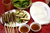 Nem lụi ngõ Xưởng Phim ăn là mê Nem lụi ngõ Xưởng Phim ăn là mê